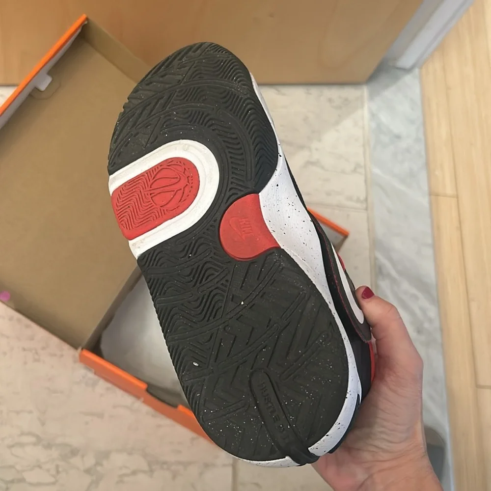 Nike Youth Team Hustle D 11 Black and Red Sneakers Size 6Y